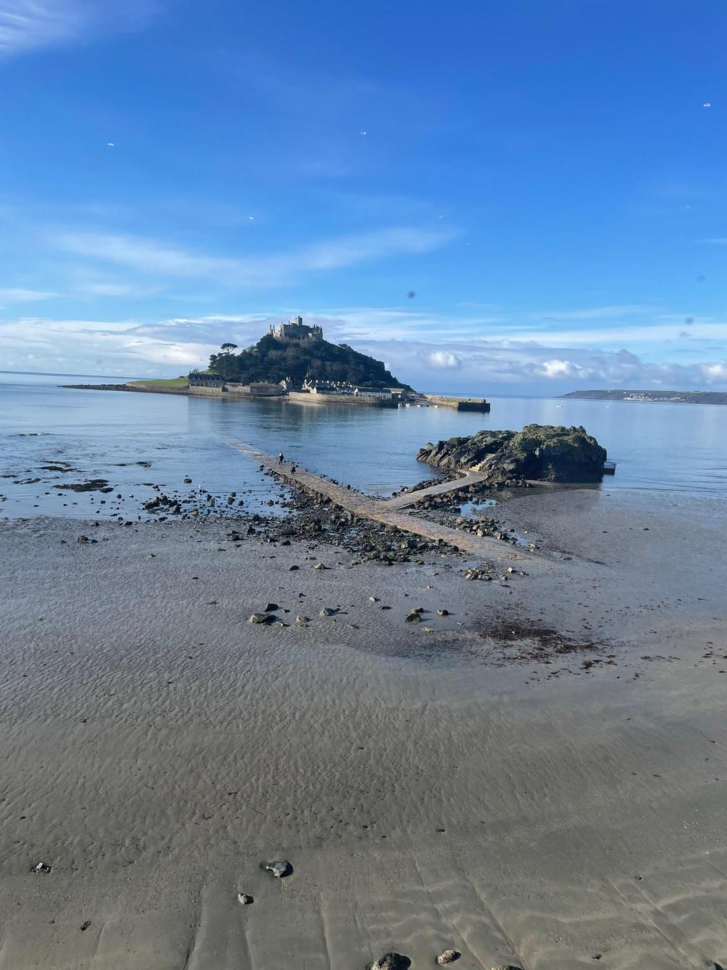 1-Bed Luxury Seafront Cabin In Heart Of Newlyn, Mousehole エクステリア 写真